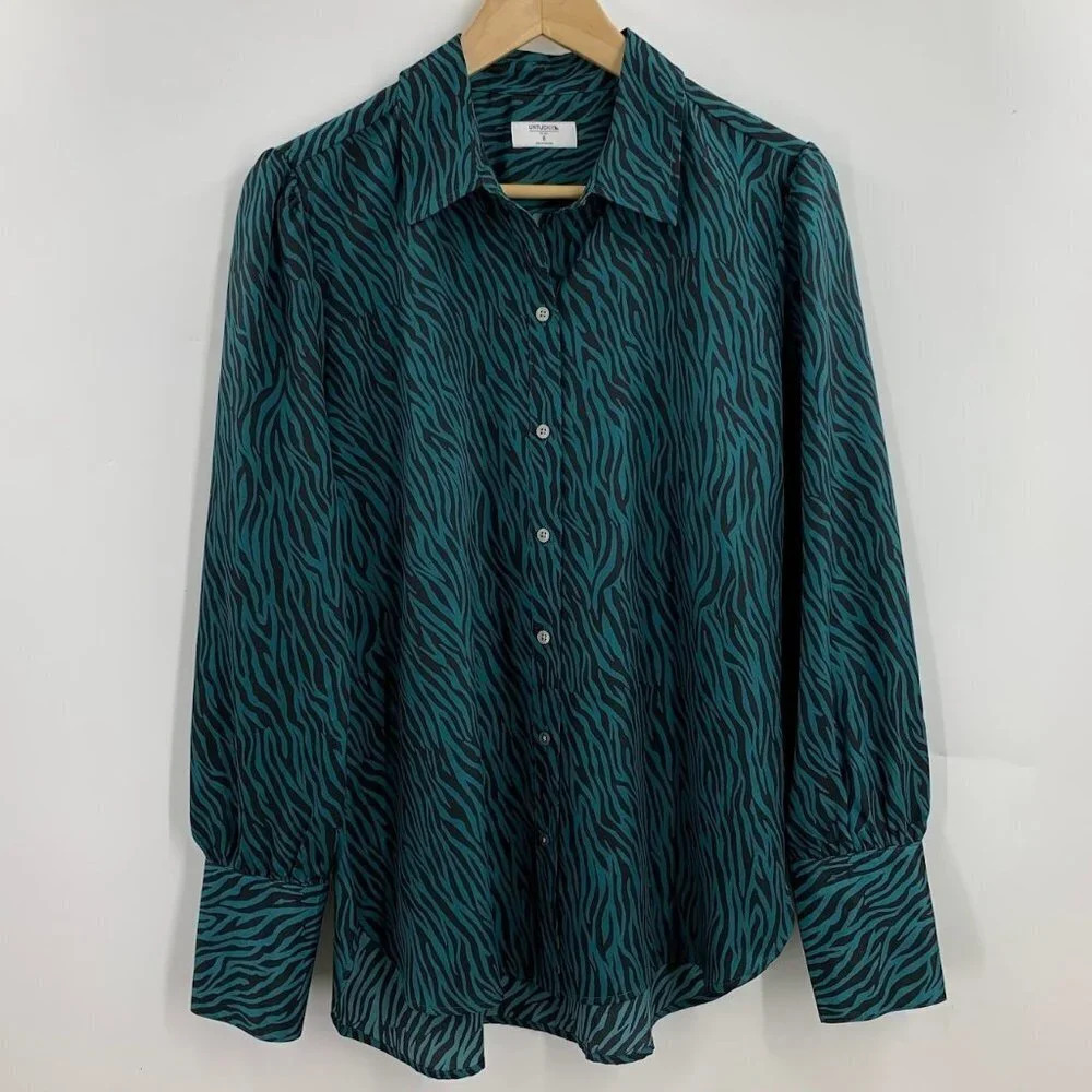 Untuckit Women's Carlyn Green Black Zebra Print Button Down Shirt Blouse Size 8